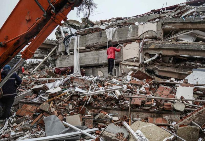 Turske vlasti istražuju 768 osoba zbog potresa, među njima i gradonačelnik